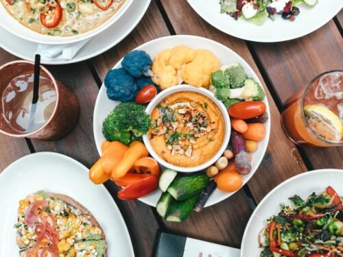 Quick chicken hummus bowl